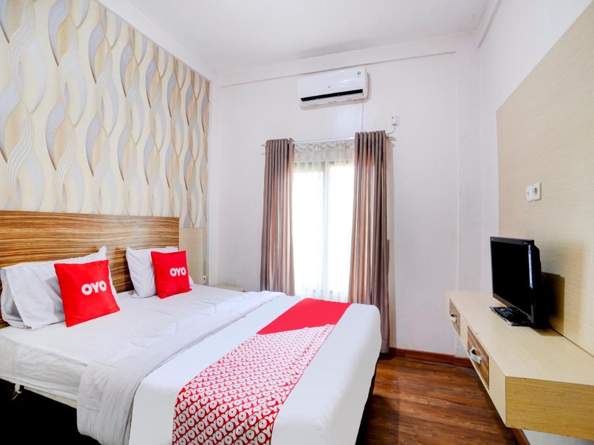 Oyo 90263 Hotel Diva Golf Бенгкулу Экстерьер фото