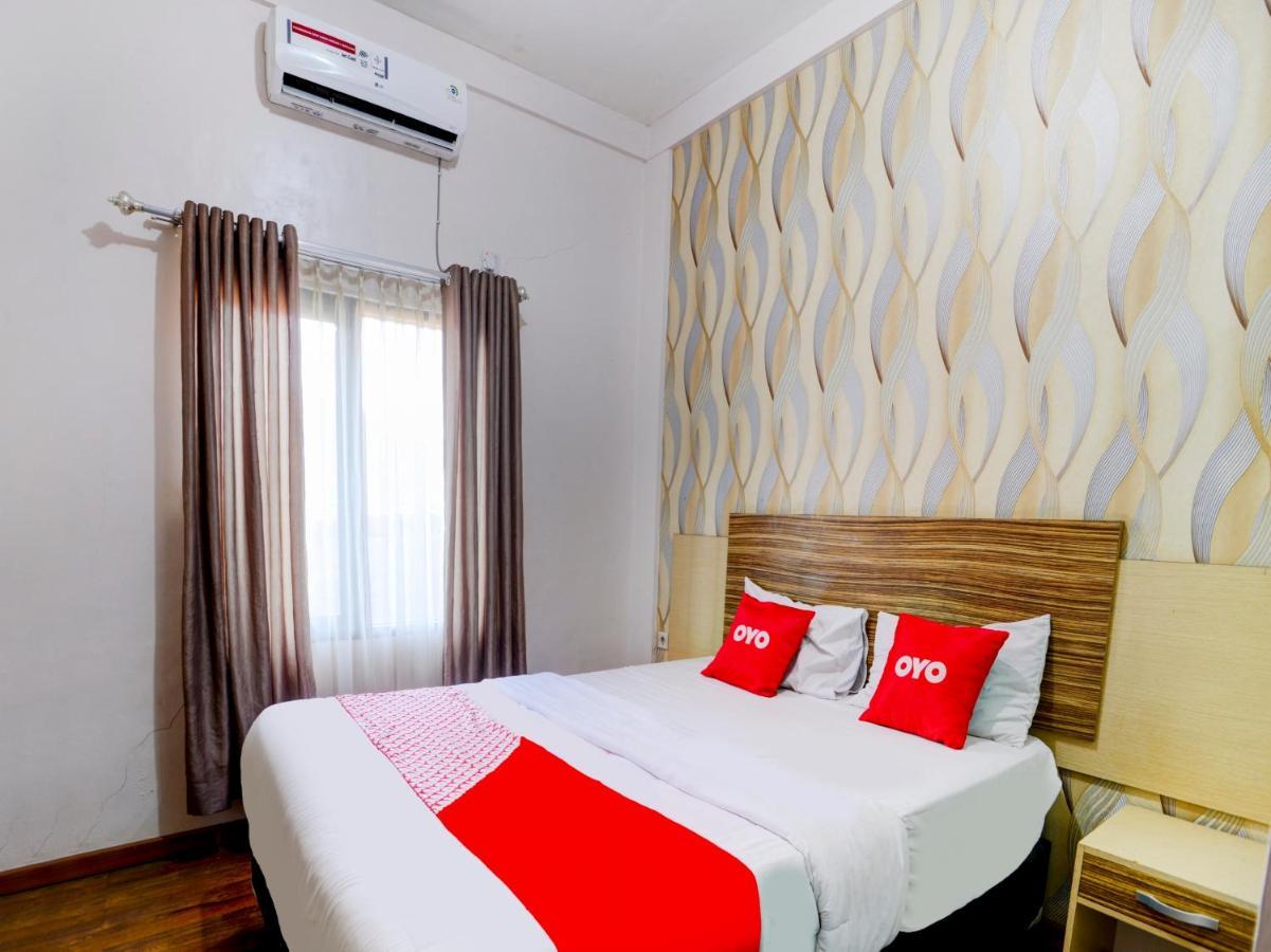 Oyo 90263 Hotel Diva Golf Бенгкулу Экстерьер фото