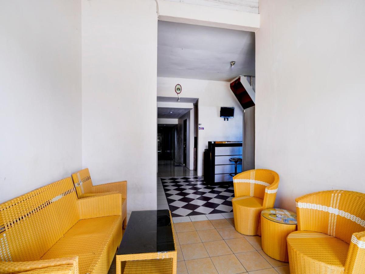 Oyo 90263 Hotel Diva Golf Бенгкулу Экстерьер фото
